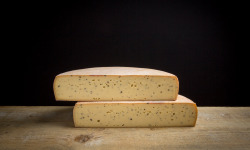 Fromagerie Bouchet - Raclette à la truffe - Lait cru - 1/2 meule -