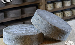 Les Fermes Vaumadeuc - Colis 2 Tommes du Vaumadeuc - Au lait cru entier de vache - Affinage 3 mois - 3200g