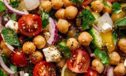 Graines Précieuses - Salade  de pois chiches à la fêta et tomates cerises confites