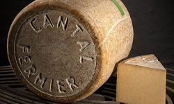 Les Affineurs des Volcans - Cantal Fermier Entre-Deux AOP Portion 1kg