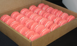 Les Macarondises - 35 Macarons Fraise