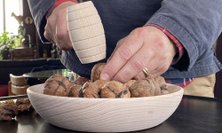 La Malle w. Trousseau - Casse-noix avec Assiette et Maillet