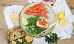 Les Viviers Cathares - Gravlax de saumon bio à l'aneth et aux baies roses festif