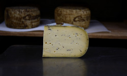 Alléosse Maitre Artisan Affineur Fromager - Gouda fermier aux Truffes croûte noire 500g