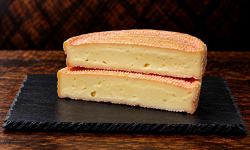 Alléosse Maitre Artisan Affineur Fromager - Munster au lait cru  AOP affiné à l'eau de vie de Mirabelle (1/2)