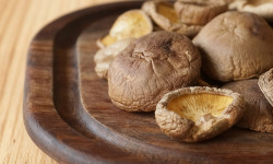 Cham B - Shiitakés séchés – cultivés et transformés en Charente – 50 g