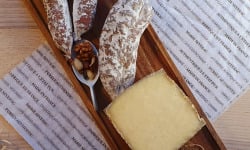 Maison Marie SEVERAC - Planche Allanche (P): Demi fromage Sanérac, saucisson et saucisse porc