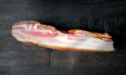 Elevage de Cochons en Forêt et Produits du Terroir Jurassien - Poitrine fumée - Porc Plein Air
