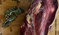 Des Poules et des Vignes à Bourgueil - Carcasse de canard gras avec tête et cou entier