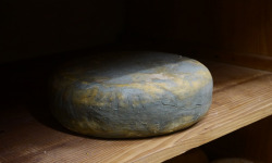 Alléosse Maitre Artisan Affineur Fromager - GexSky d'Alléosse, affiné au Whisky Jurassien en fût de Macvin Fabrication Maison