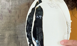 Atelier Eva Dejeanty - Deux assiettes en porcelaine Black and White