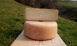 La ferme Lassalle - Fromage de Brebis AOP Ossau-Iraty Fermier d'Estive Demi-boule - 6 mois - 2,4kg