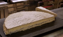 Alléosse Maitre Artisan Affineur Fromager - Alléosse - Brie de Meaux AOP Truffé