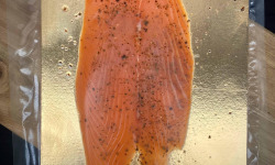 L'atelier Sea Frais - Saumon fumé au bois de cerisier, infusé au gin et baies de Genévriers