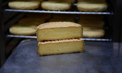 Alléosse Maitre Artisan Affineur Fromager - Livarot au lait cru AOP (1/2)