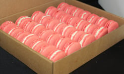 Les Macarondises - 35 Macarons Fraise Tagada