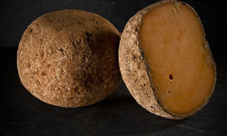 Les Affineurs des Volcans - Mimolette Vieille Affinée en Tunnel Marcel Charrade Demie (env.1.25 Kg)