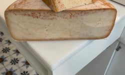 La Fromagerie PonPon Valence - Tomme de Brebis Fermière Piment d'Espelette