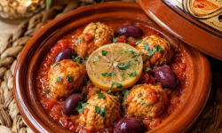 Le Paradis d'Escargot - un joli tajine de boulettes de poisson à la sauce tomate