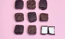 Basile et Téa - Guimauves vanille enrobées  Chocolat noir 70% 120g