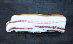 Elevage de Cochons en Forêt et Produits du Terroir Jurassien - Ventrèche - Poitrine - Lard fumé MANGALICA 1 morceau