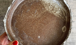 Atelier Eva Dejeanty - Assiette en grès noir Comme au Restaurant