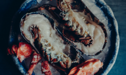 La Maison du Homard - Homard canadien mi-cuit en carapace, coupé en 2 – Environ 300 g