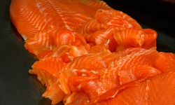 Thierry Salas, fumage artisanal - Plaquette de truite arc-en-ciel fumée - tranchage traditionnel - 400g