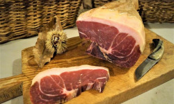 Charcuterie Mannei - Jambon Cru Fermier de Porc Noir Nustrale - Affiné 42 Mois - Morceau sans Os