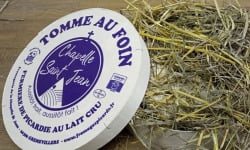 Fromagerie de la Chapelle Saint Jean - Tomme au Foin + Boîte Prestige