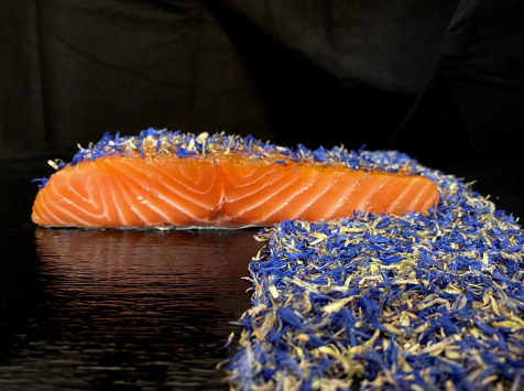 Thierry Salas, fumage artisanal - Pavé de saumon fumé, ail des ours et fleurs de bleuet - 200g