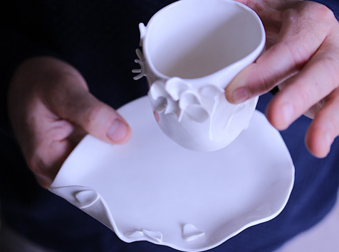 Atelier Eva Dejeanty - Sous-tasse ou petite assiette en porcelaine Eclosion