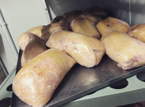 Des Poules et des Vignes à Bourgueil - Foie gras frais cru non déveiné de canard min 310 gr