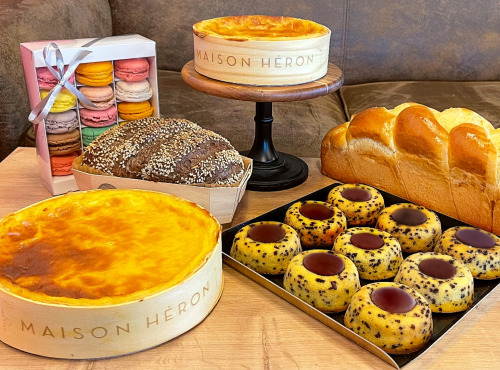 Maison Héron père et filles - Le panier Normand: gâteaux, pain à partager