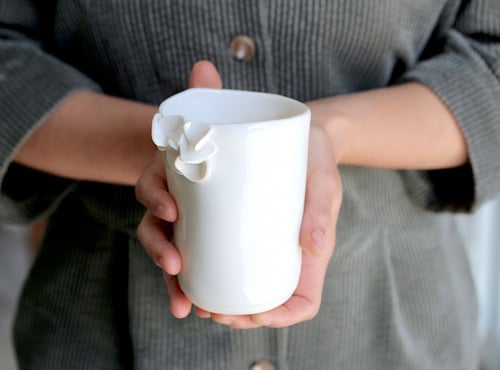 Atelier Eva Dejeanty - Grand mug en porcelaine Eclosion