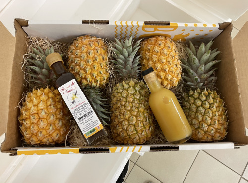 La Box Fruitée -  Fruits de la Réunion - BOX ROYALE- 5 Ananas, 1 sirop de Vanille