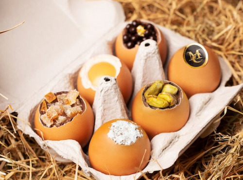 Compagnie Générale de Biscuiterie - Boite contenant 6 œufs en chocolat avec une présentation Coco, oranges confites, pistaches, Caviar