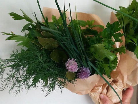 Epione - Bouquet Surprise De 7 Aromates Minimum Et/ou Fleurs Sauvages Ou Cultivés