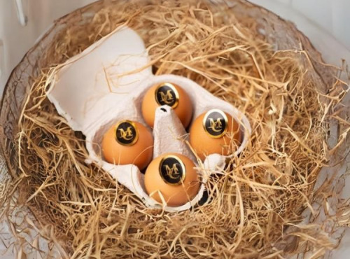 Compagnie Générale de Biscuiterie - Boite traditionnelle contenant 4 œufs façonnés en chocolat simulant des œufs durs