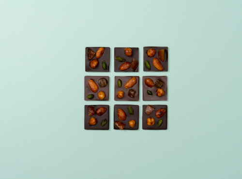 Basile et Téa - Mendiants de chocolat Noir 72% et Lait 39%  120g9 pièces