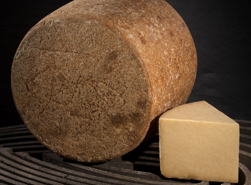 Les Affineurs des Volcans - Cantal Entre-Deux au Lait Cru AOP Portion 2,5 Kg