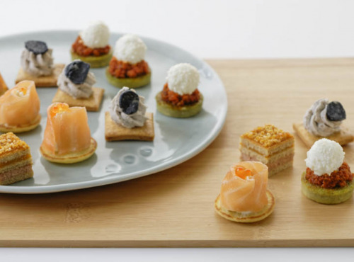 La Boutique Saveurs Cristal - Carton de 6 Plateaux apéritif Vénus - 6x20 bouchées Traiteur salées - 4 recettes différentes