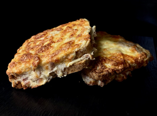 Thierry Salas, fumage artisanal - CROQUE MONSIEUR - JAMBON DE PORC NOIR FUME ET SCAMORZZA