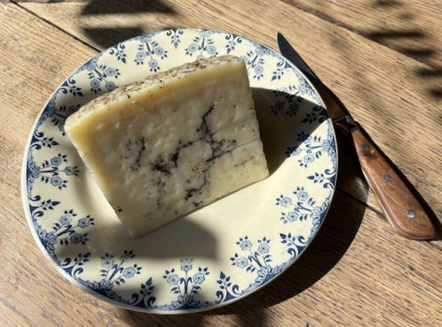 Boucherie Guiset, Eleveur et boucher depuis 1961 - Tomme de Brebis à la truffe 670g