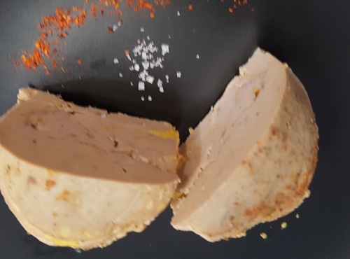 Le Confit d'Ascain - foie gras de canard entier mi-cuit au Piment d'Espelette, façon torchon