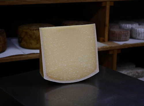 Alléosse Maitre Artisan Affineur Fromager - Parmigiano Reggiano de Montagne 24mois au lait cru DOP 1kg