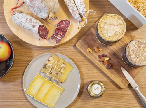 Maison Marie SEVERAC - Planche Bès (B): Fromage Sanérac avec Saucisson de boeuf sans nitrites