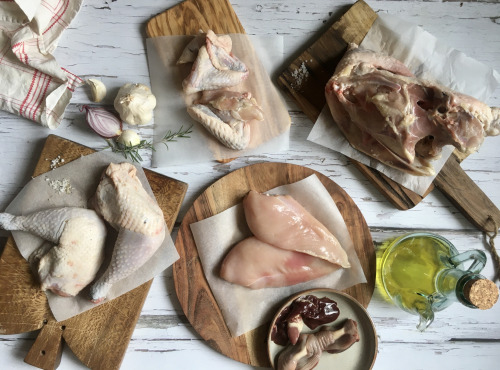Les poulets de la Marquise - Moyen poulet fermier BIO découpé -1,8 kg à 2,2 kg