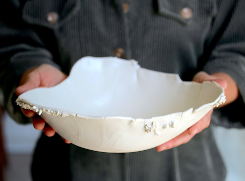 Atelier Eva Dejeanty - Généreuse coupelle en porcelaine de la nouvelle collection Minéral