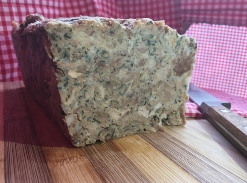 La Ferme de Cintrat - Terrine de fritons tranchée